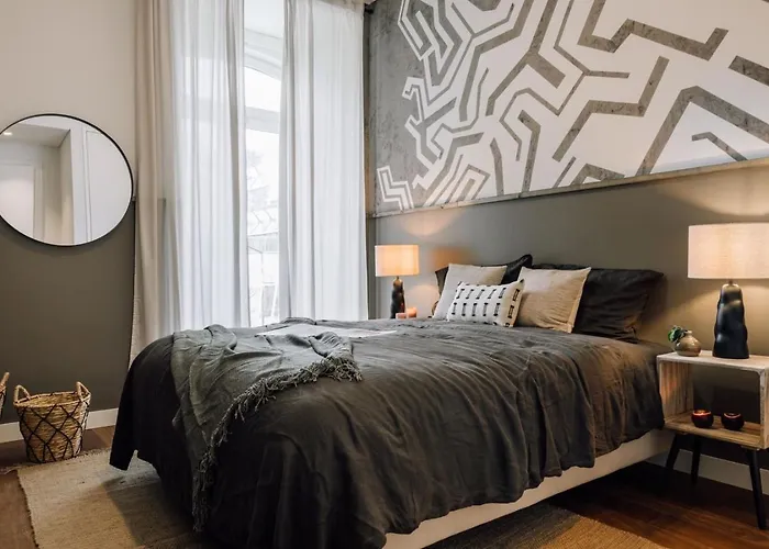 Asta - 2 Bedrooms In Santo Antonio ליסבון